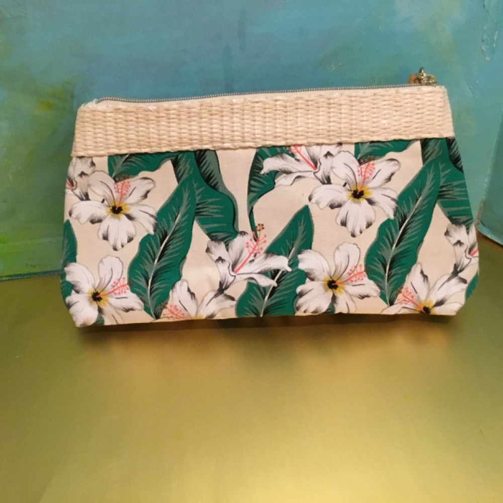 ESTEE LAUDER NWOT MAKEUP BAG - Picture 2 of 5